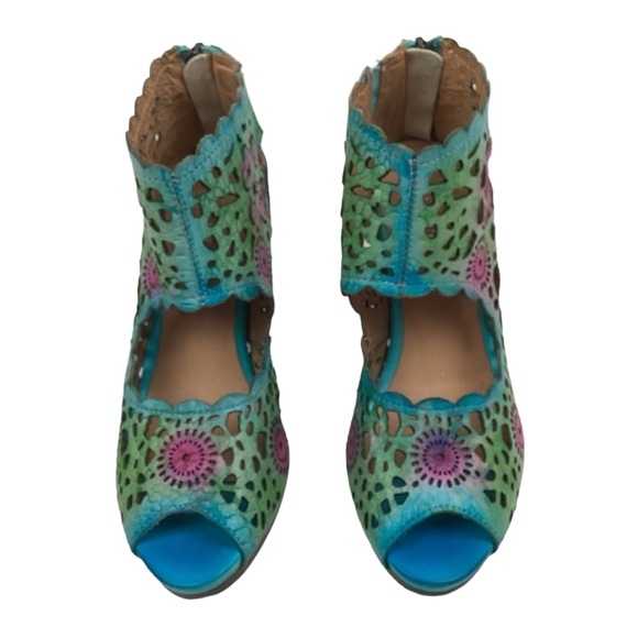 NWOT  L’Artiste by Spring Step Loverlee Leather Laser-Cut Bootie - Picture 5 of 14